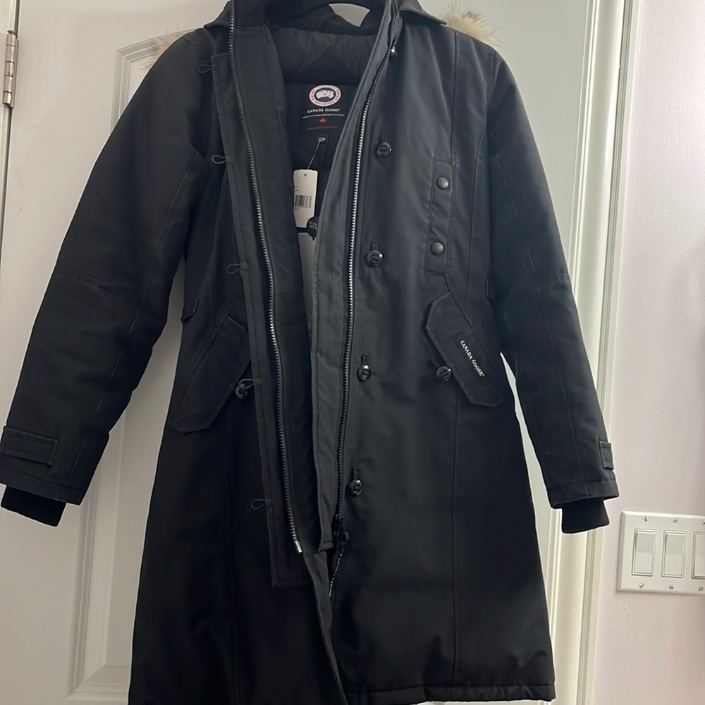Authentic NWT Canada goose black jacket size xs kensington 2506L style